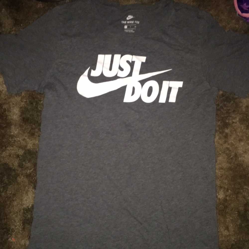 Nike women shirt